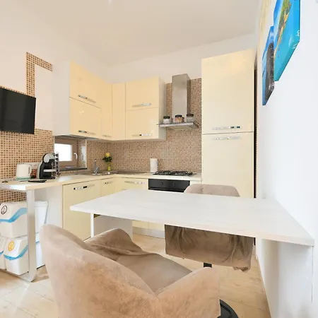 Al Mar House شقة ايسكيا