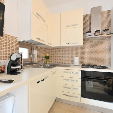 Al Mar House ايسكيا